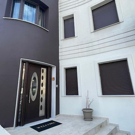 Aretoysa Center Luxury Suites 2 Néa Péramos Exteriör bild