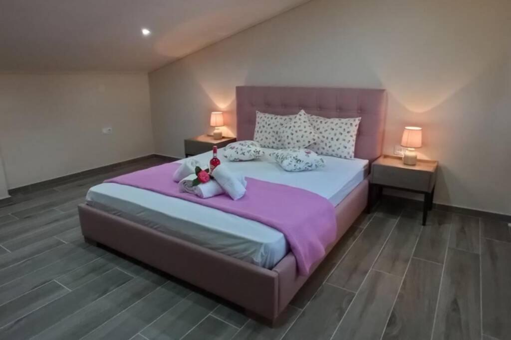 Aretoysa Center Luxury Suites 2 Néa Péramos Exteriör bild