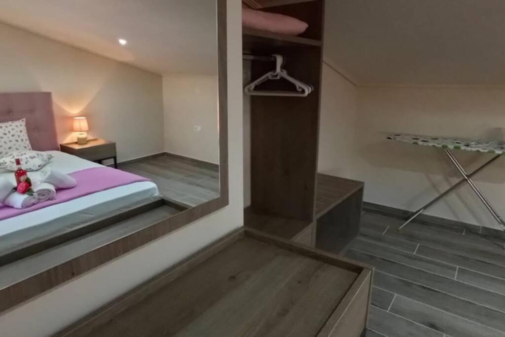 Aretoysa Center Luxury Suites 2 Néa Péramos Exteriör bild