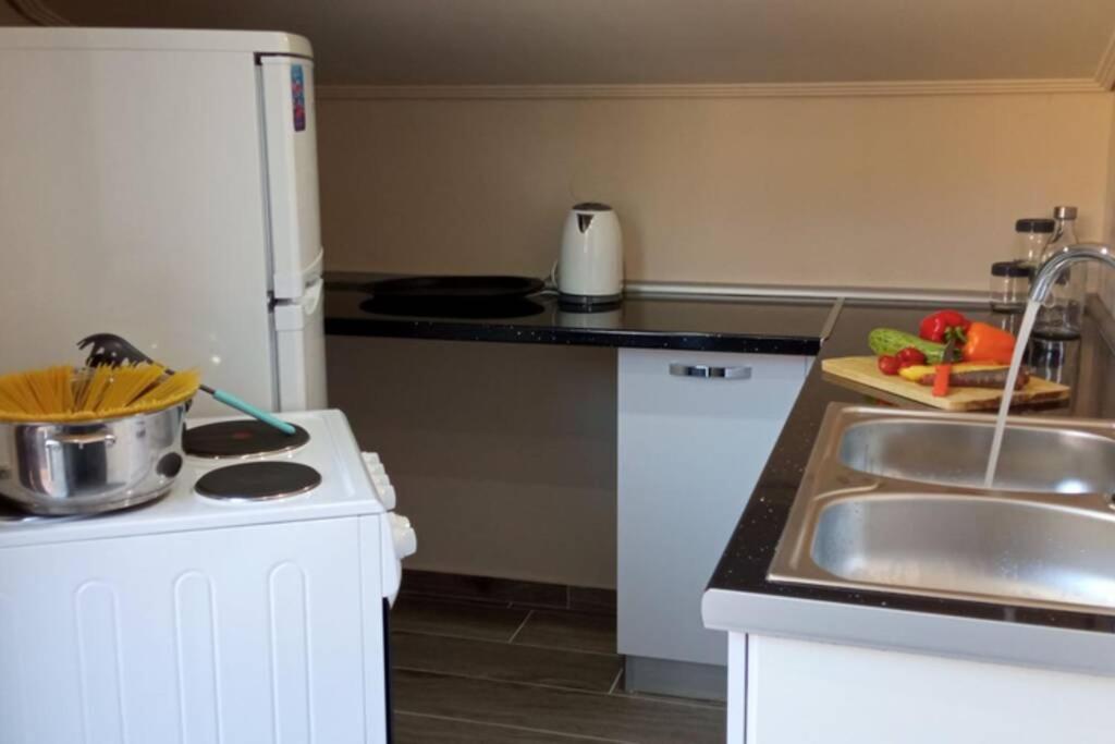 Aretoysa Center Luxury Suites 2 Néa Péramos Exteriör bild