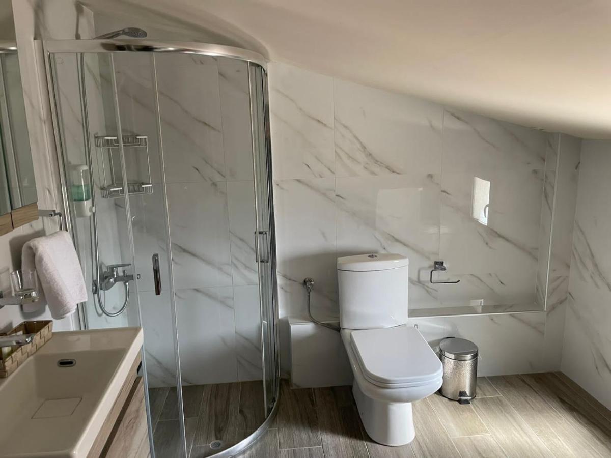 Aretoysa Center Luxury Suites 2 Néa Péramos Exteriör bild