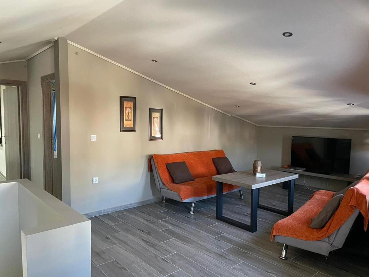 Aretoysa Center Luxury Suites 2 Néa Péramos Exteriör bild